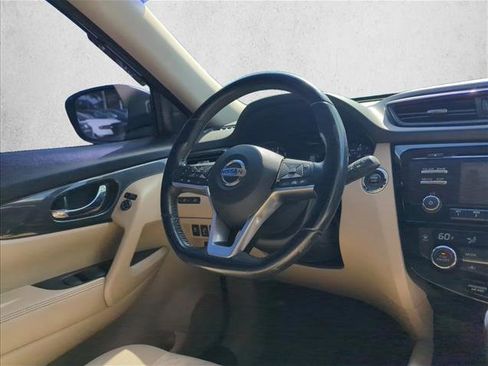Used 2017 Nissan Rogue SV FWD image 25