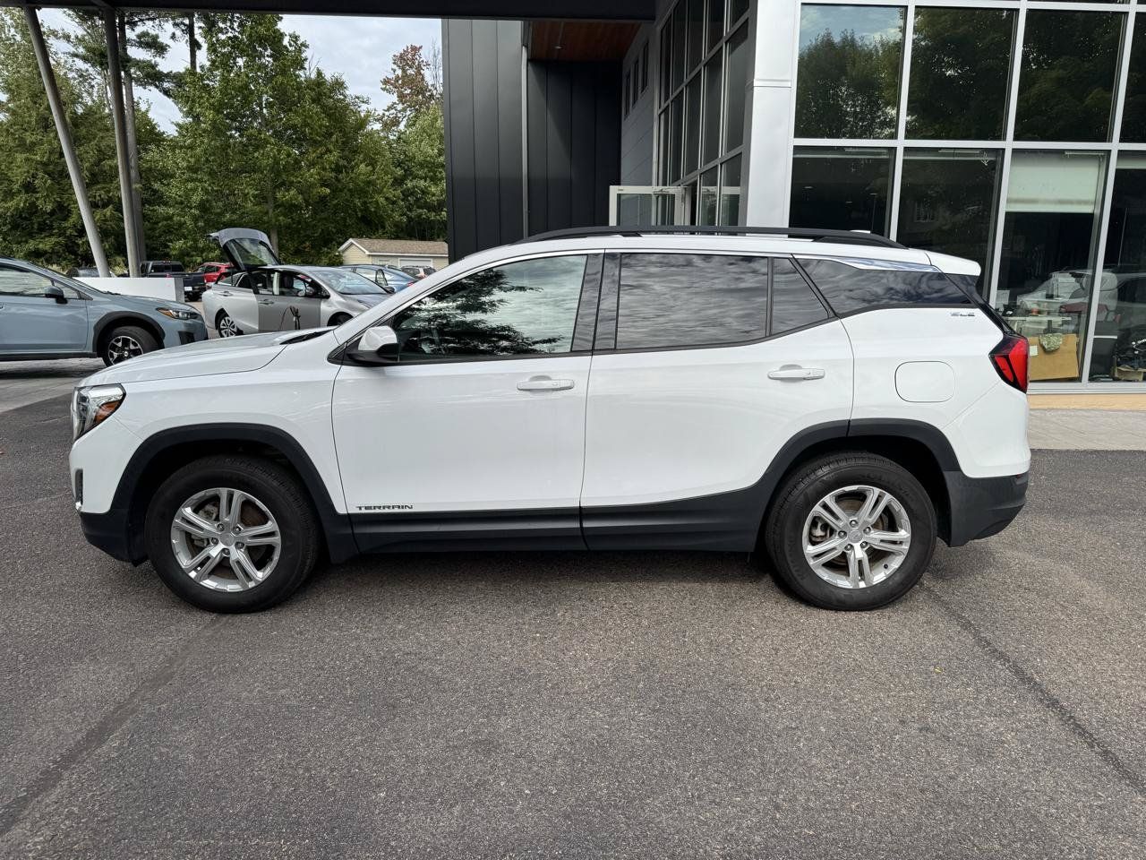 Used 2018 GMC Terrain SLE AWD/4WD image 2