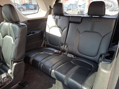 Used 2023 Honda Pilot Touring image 12