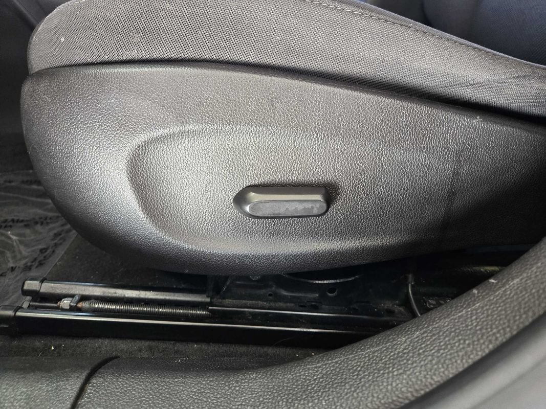 Used 2016 Chevrolet Cruze LT FWD image 11