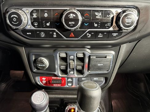Used 2021 Jeep Gladiator Rubicon AWD/4WD image 29