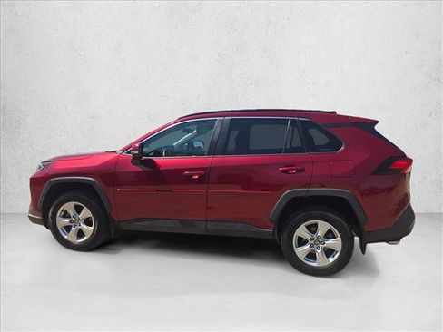 Used 2021 Toyota RAV4 XLE w/ Convenience Package FWD image 9