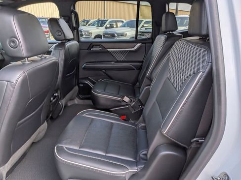 Used 2024 GMC Acadia Denali image 17