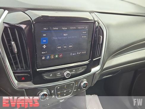 Used 2021 Chevrolet Traverse LT FWD image 7