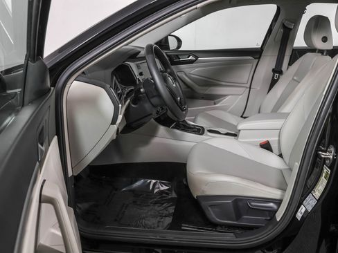 Used 2020 Volkswagen Jetta SE w/ SE Cold Weather Package FWD image 7