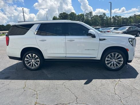 Used 2024 GMC Yukon Denali w/ Advanced Technology Package AWD/4WD image 5