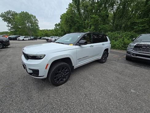 Used 2025 Jeep Grand Cherokee L Summit w/ Obsidian Package AWD/4WD image 2