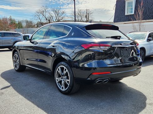 Used 2023 Maserati Levante GT AWD/4WD image 3