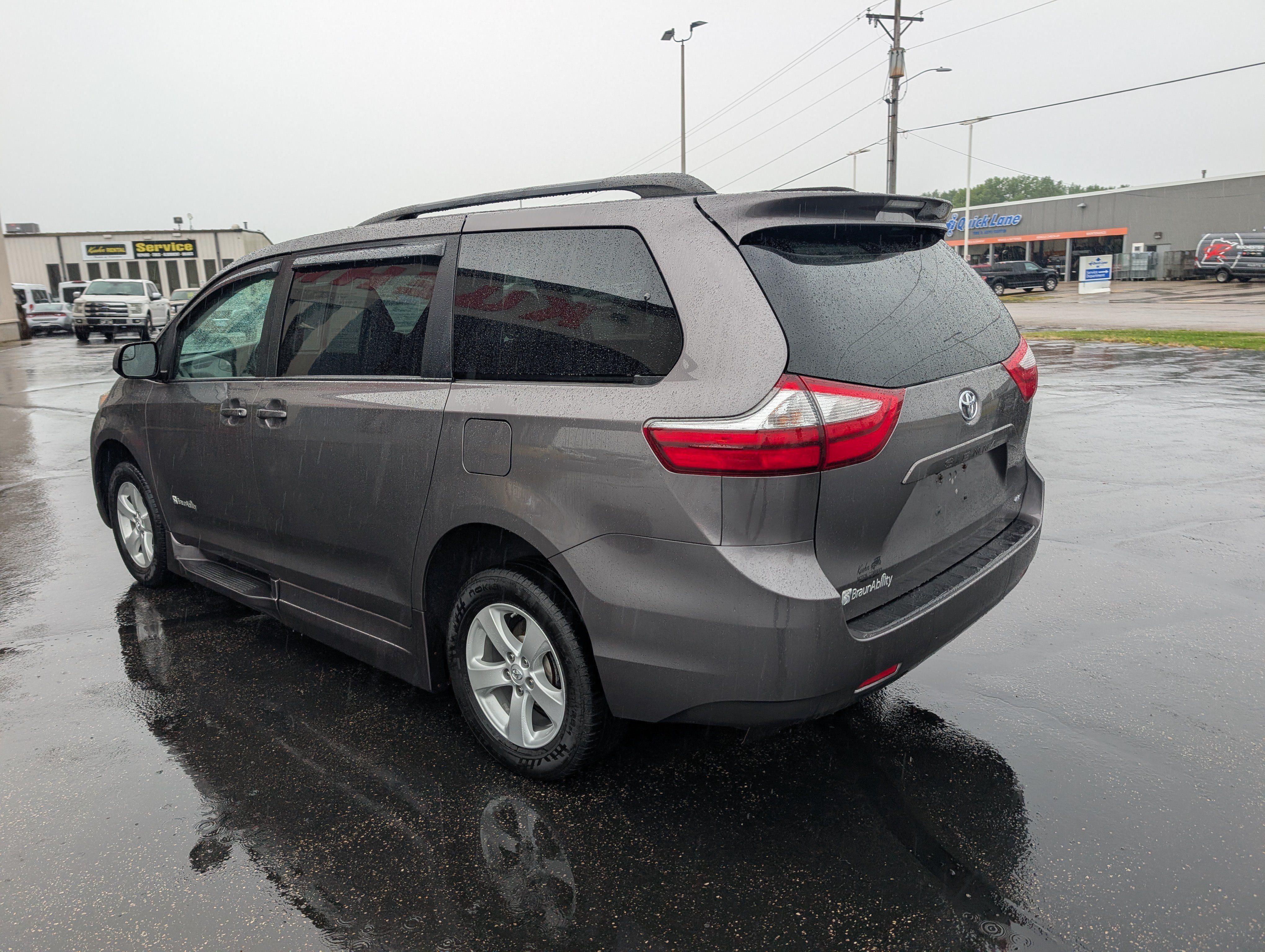 Used 2015 Toyota Sienna LE FWD image 6