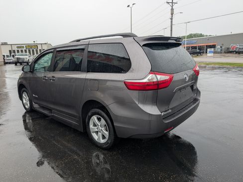 Used 2015 Toyota Sienna LE FWD image 6