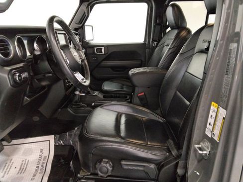 Used 2019 Jeep Wrangler Unlimited Sahara image 29