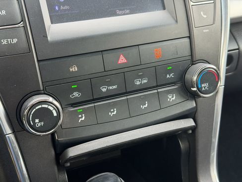 Used 2016 Toyota Camry SE FWD image 13