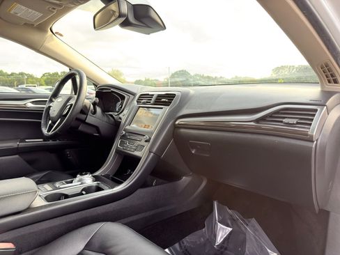 Used 2018 Ford Fusion SE w/ Equipment Group 602A FWD image 25