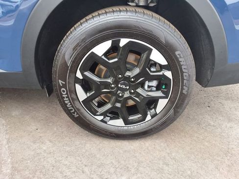 Used 2025 Kia Sorento S image 8