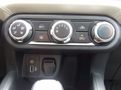 Used 2020 Nissan Versa SV FWD image 16