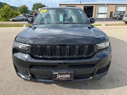 Used 2024 Jeep Grand Cherokee L Laredo AWD/4WD image 2