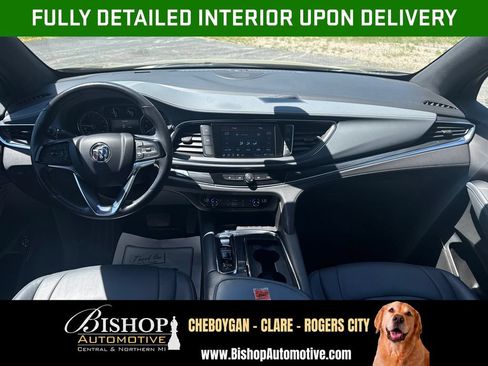 Used 2024 Buick Enclave Essence AWD/4WD image 3