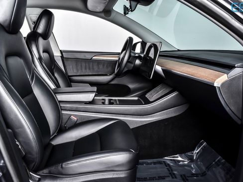 Used 2024 Tesla Model Y Performance image 22