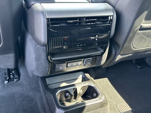 New 2025 Jeep Wagoneer Series II w/ HD Trailer Tow Package image 7