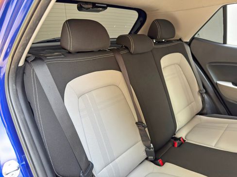 Used 2023 Hyundai Venue SEL FWD image 31