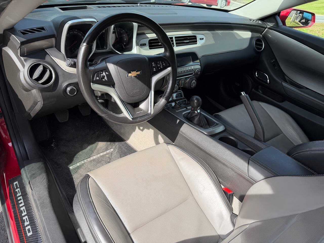 Used 2012 Chevrolet Camaro SS RWD image 12
