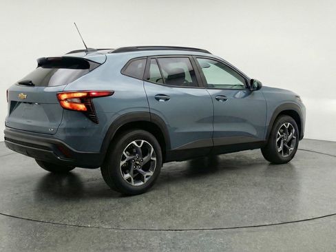 Used 2025 Chevrolet Trax LT image 9