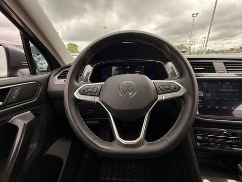 Used 2022 Volkswagen Tiguan SE w/ Panoramic Sunroof Package AWD/4WD image 9