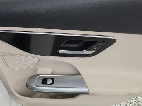 Used 2023 Mercedes-Benz C 300 4MATIC Sedan image 31