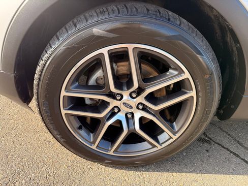 Used 2016 Ford Explorer Sport image 2