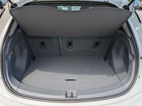 Used 2019 Chevrolet Bolt Premier w/ Infotainment Package FWD image 18