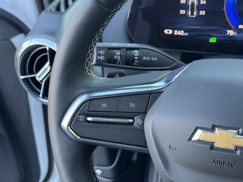 Used 2025 Chevrolet Equinox EV LT w/ Comfort Package image 19