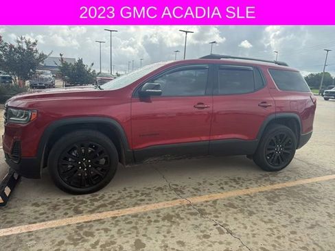 Used 2023 GMC Acadia SLE w/ Driver Convenience Package FWD image 4