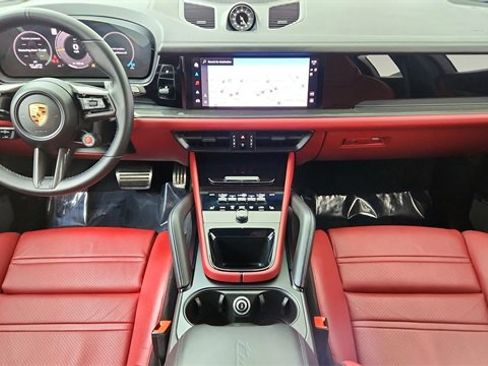 Used 2024 Porsche Cayenne Turbo GT image 90