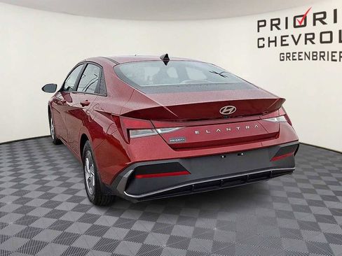 Used 2024 Hyundai Elantra SE image 7
