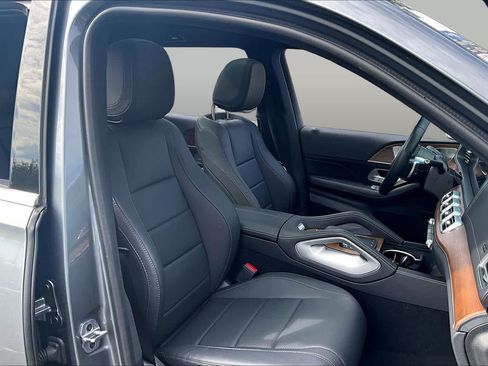 Used 2025 Mercedes-Benz GLS 450 4MATIC image 9
