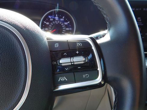 Used 2024 Kia Carnival LX FWD image 19