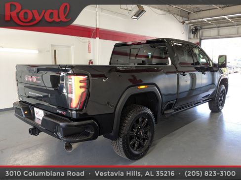 Used 2024 GMC Sierra 2500 AT4 w/ AT4 Premium Plus Package image 4