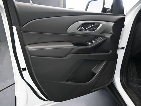 Used 2023 Chevrolet Traverse LT image 16
