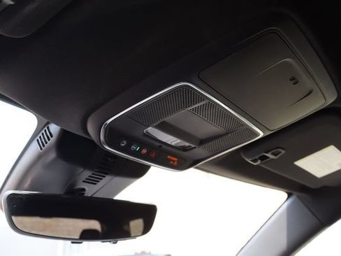 Used 2025 Chevrolet Traverse RS FWD image 31