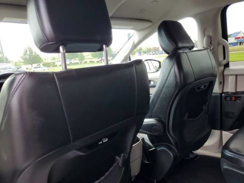Used 2024 Chrysler Pacifica Limited FWD image 34