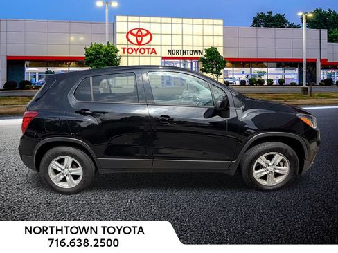 Used 2020 Chevrolet Trax LS w/ Tint and Cruise Package FWD image 8