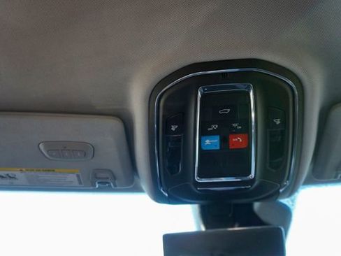 Used 2023 Jeep Grand Cherokee Limited w/ Luxury Tech Group II image 30