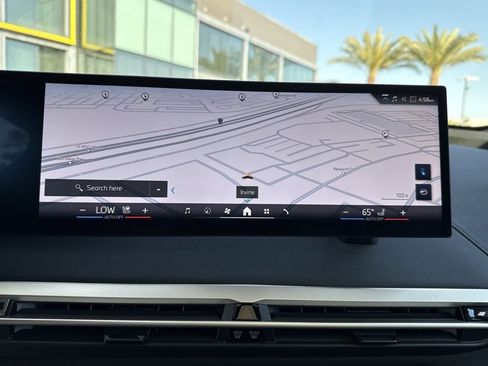 Used 2025 BMW iX xDrive50 image 28