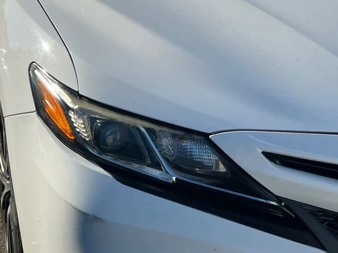 Used 2019 Toyota Camry SE w/ Carpet Mat Package image 8