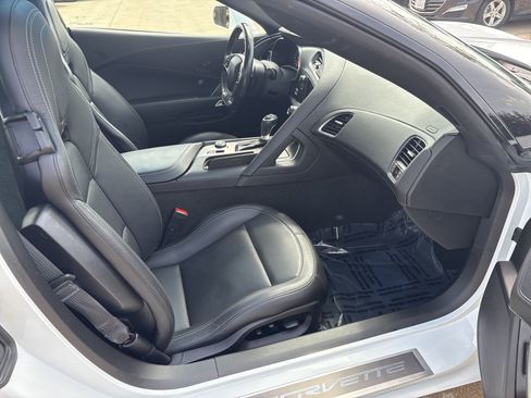 Used 2019 Chevrolet Corvette Stingray Coupe RWD image 12