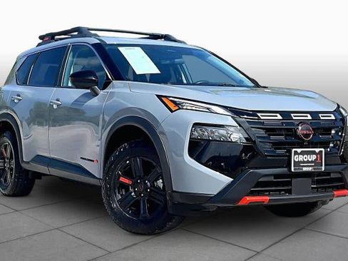 Certified 2025 Nissan Rogue SV AWD/4WD image 3