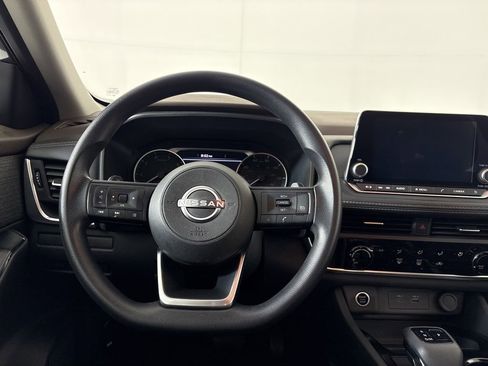 Used 2023 Nissan Rogue S image 20