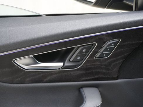 Used 2023 Audi Q8 Premium Plus w/ Premium Plus Package image 35