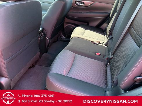 Used 2019 Nissan Rogue SV w/ Premium Package FWD image 29