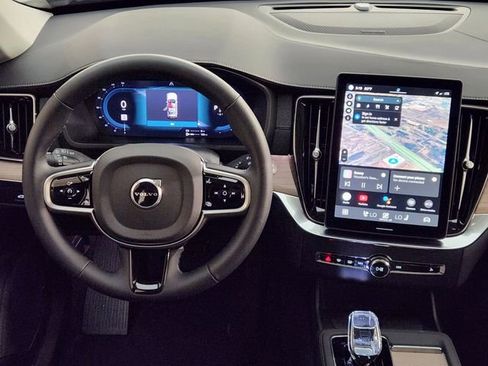 New 2025 Volvo XC90 T8 Plus w/ Protection Package Premier image 27